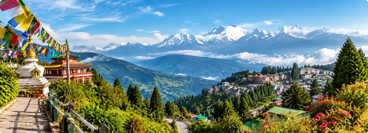 Eastern Himalayan landscape featured in the Gangtok Pelling Darjeeling tour package